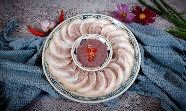 Hướng dẫn cách luộc thịt chân giò da giòn, trắng mềm