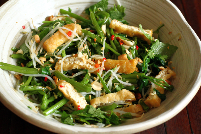 Hướng dẫn cách nộm rau muống đậu phụ chay